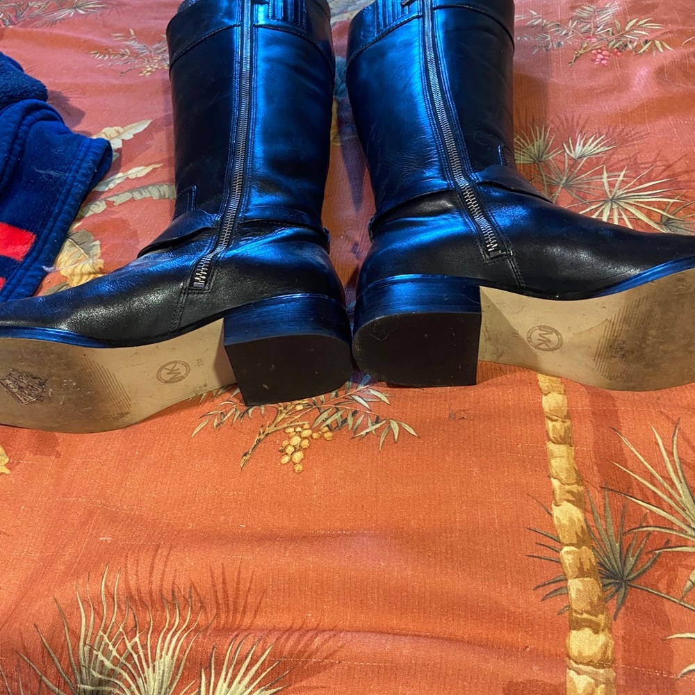 Boots - Picture 2 of 3